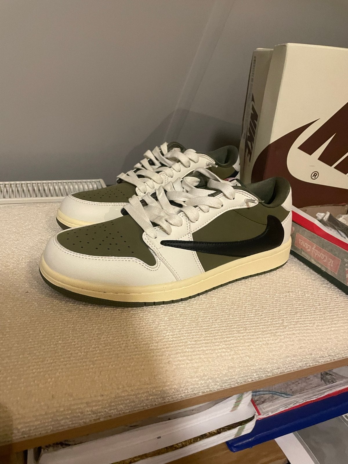 Nike Air Jordan 1 Low Travis Scott Olive Sneakers, Ophalen of Verzenden, Nieuw, Overige kleuren, Sneakers of Gympen