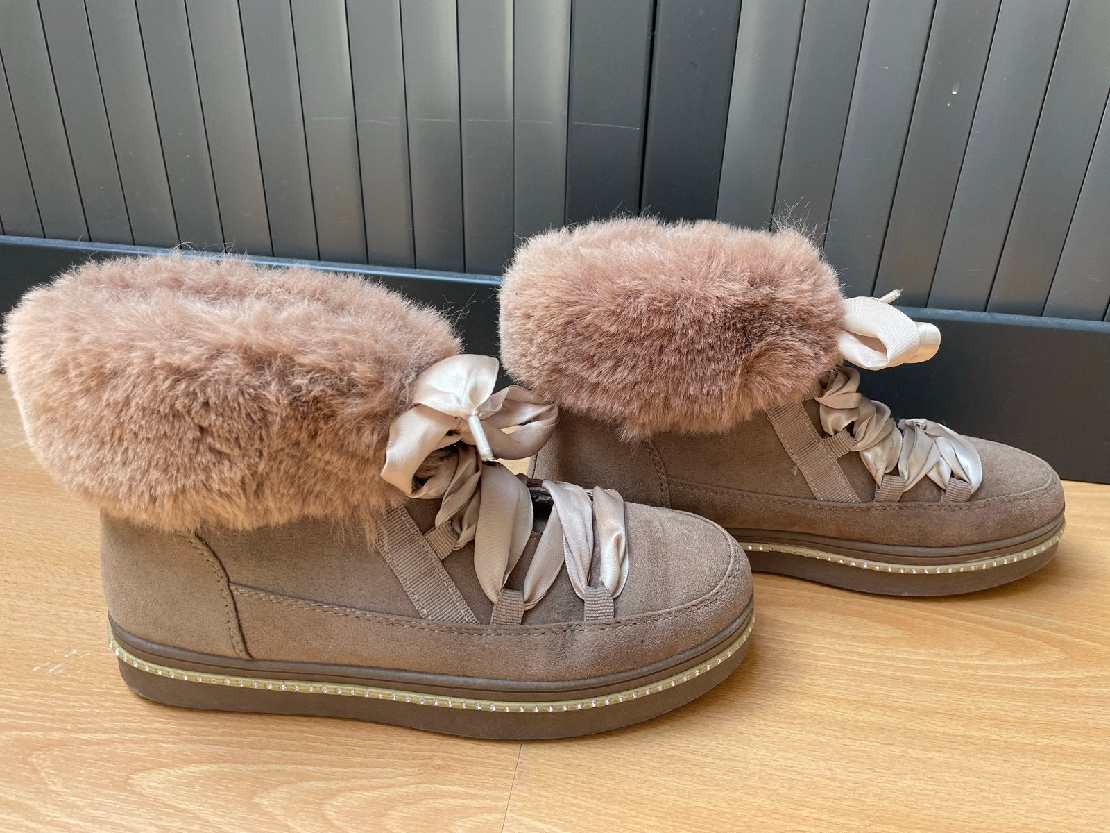 Collosium Boots met bont en linten - Maat 38, Kleding | Dames, Bruin, Lage of Enkellaarzen, Nieuw, Ophalen of Verzenden