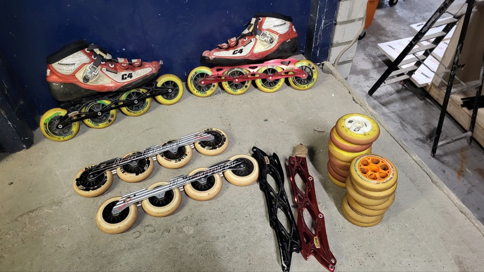 Powerslide C4 100 skates 46 + Extra wielen + frames, Ophalen of Verzenden, Gebruikt