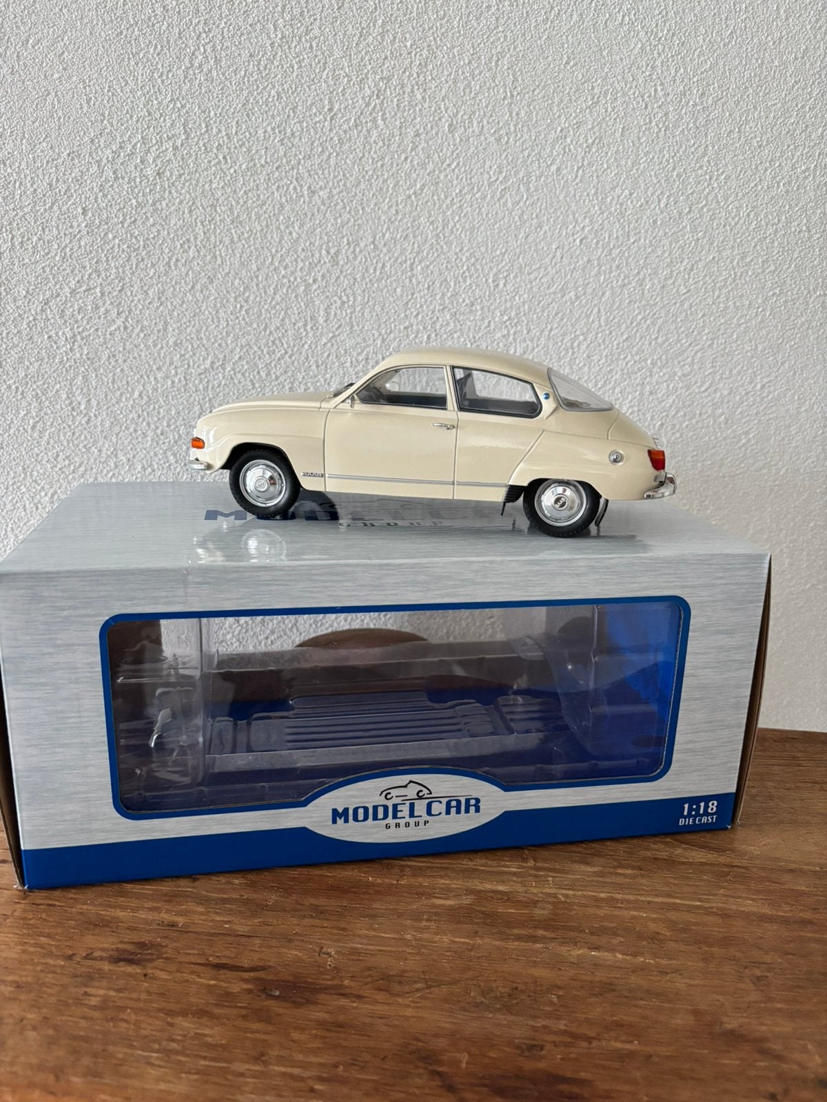 SAAB 96 V4 1:18 Groot model, Ophalen of Verzenden, Zo goed als nieuw, Overige merken