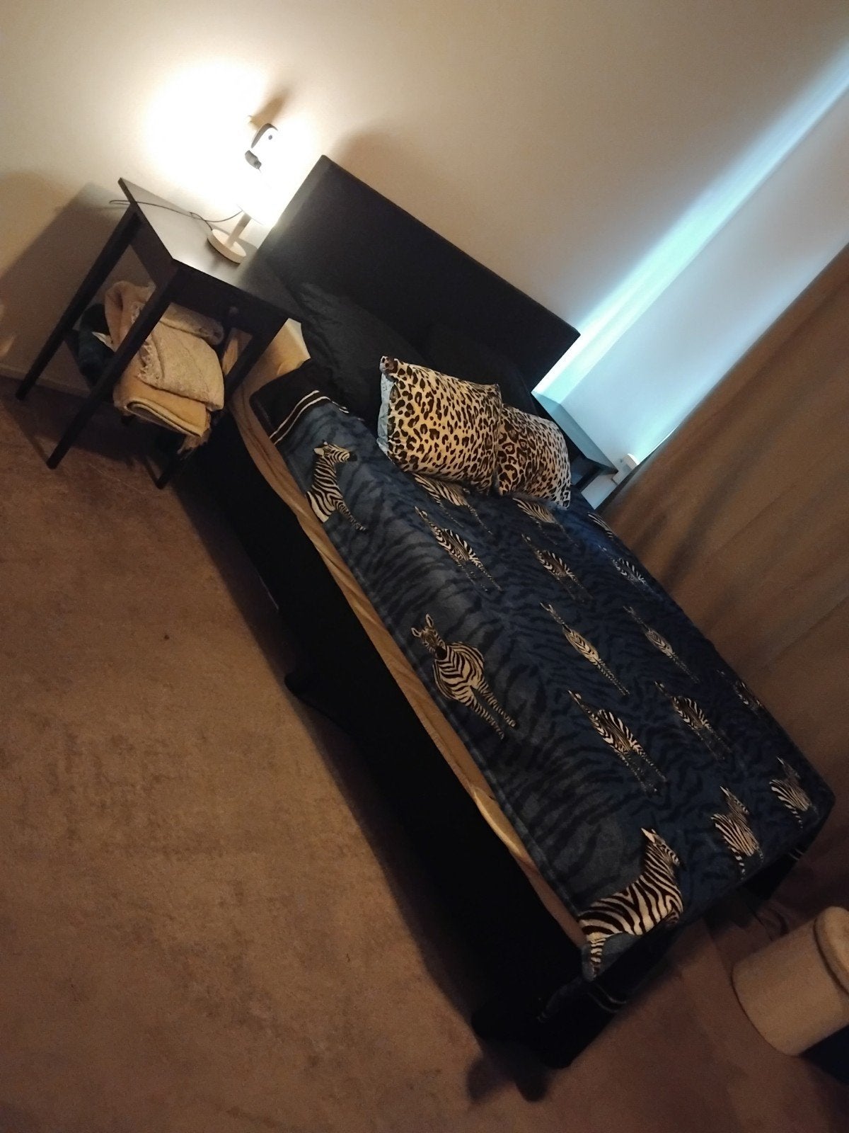 Mooie Boxspring met topper, 1 jaar oud - Beter Bed, Zwart, Tweepersoons, Ophalen of Verzenden, Zo goed als nieuw