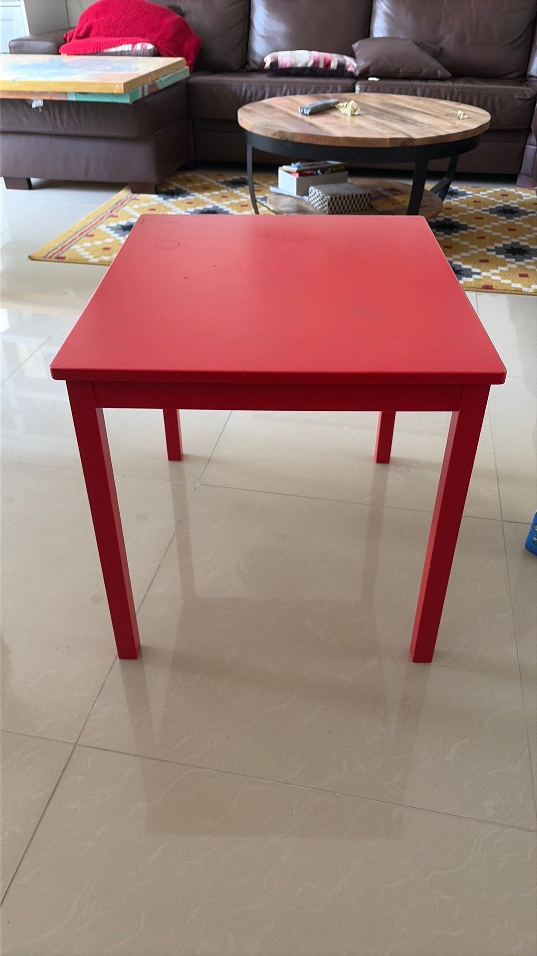 Red table with small noticable marks, Gebruikt, 55 tot 75 cm, Rechthoekig, Ophalen