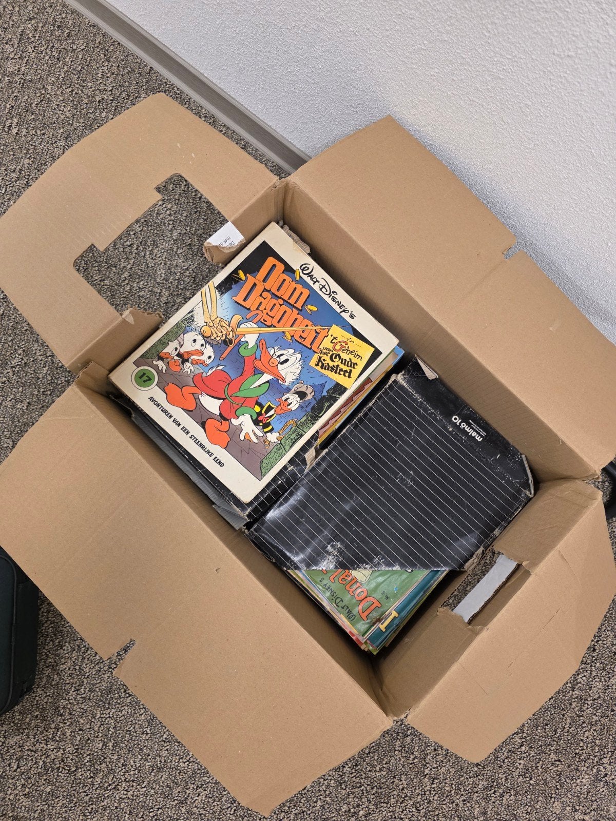 Verhuisdoos vol oude Donald Duck weekbladen, Meerdere stripboeken, Ophalen, Gelezen, Walt Disney