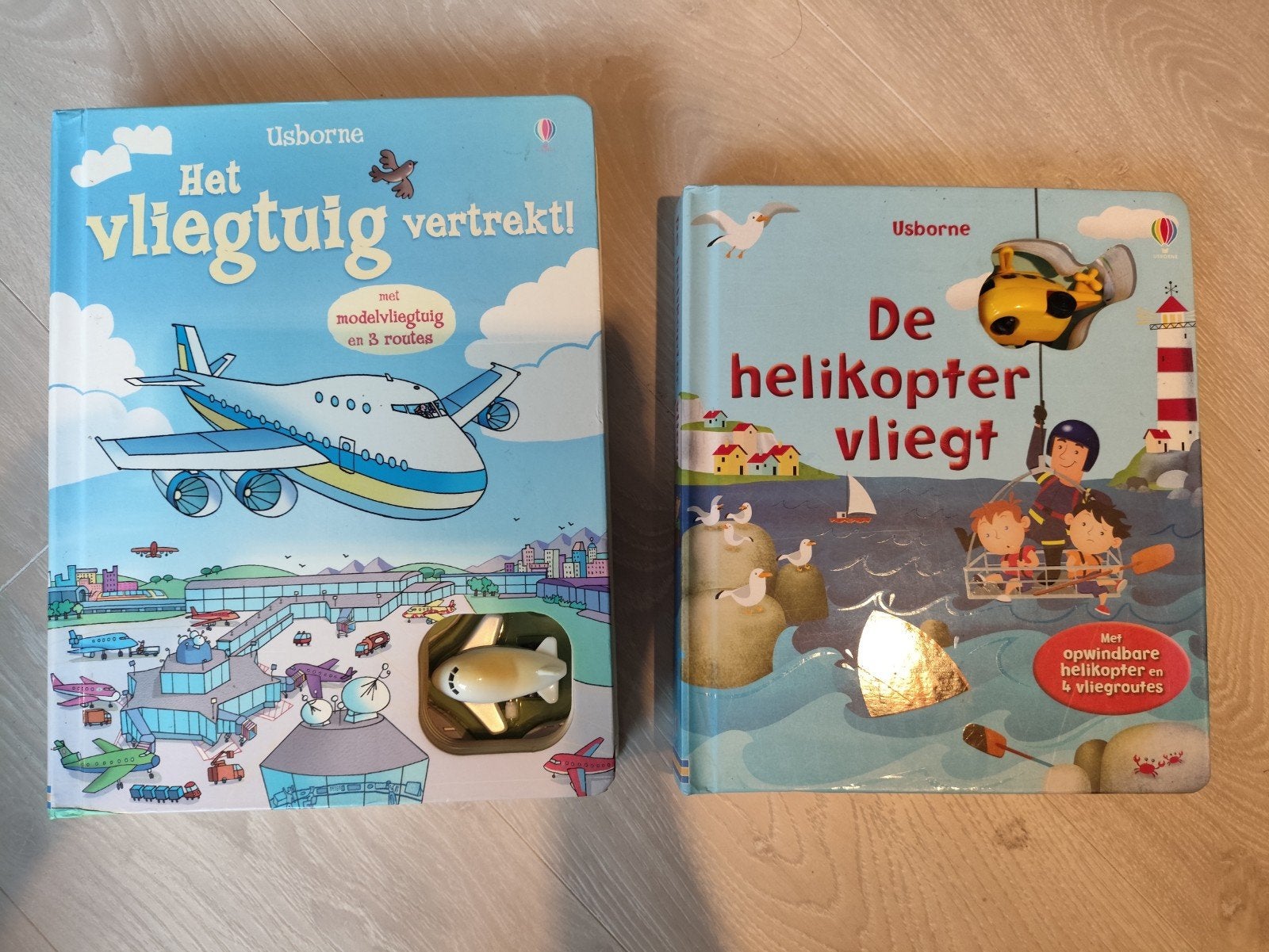 2 Usborne boeken Vliegtuig & Helikopter met opwindmechanisme, Boeken, Ophalen of Verzenden, Zo goed als nieuw, Non-fictie