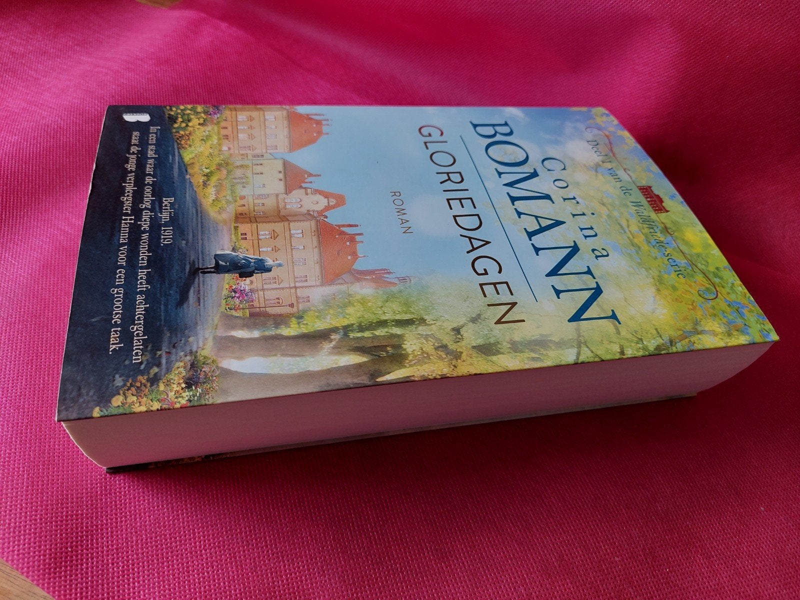 Corina Bomann - Gloriedagen (Waldfriede-serie deel 1), Boeken, Ophalen of Verzenden, Zo goed als nieuw, Corina Bomann