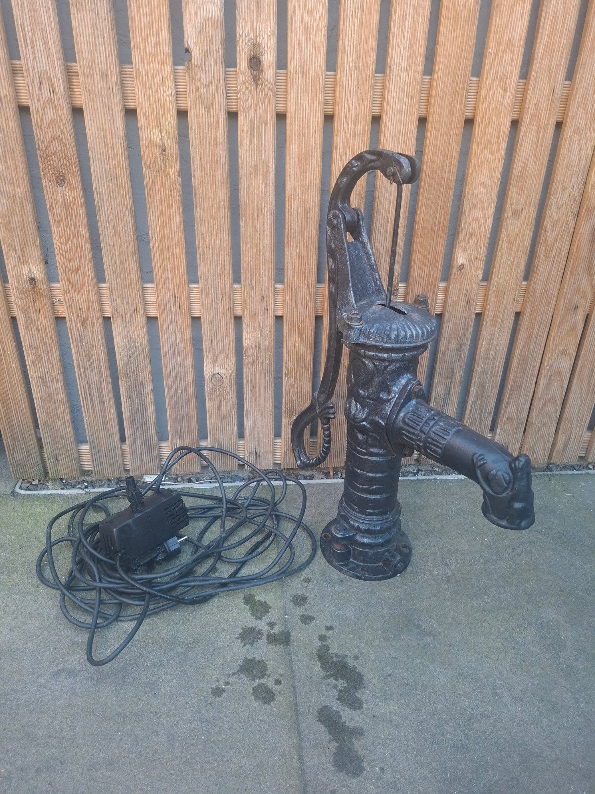 Decoratieve gietijzeren handpome, Tuin en Terras, Ophalen of Verzenden, Gebruikt, Elektrisch, Overige typen