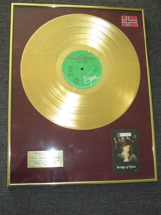 GoldRecord Award presented to T'Pau "Bridge of Spies" Norway, Ophalen of Verzenden, Gebruikt, Cd of Plaat