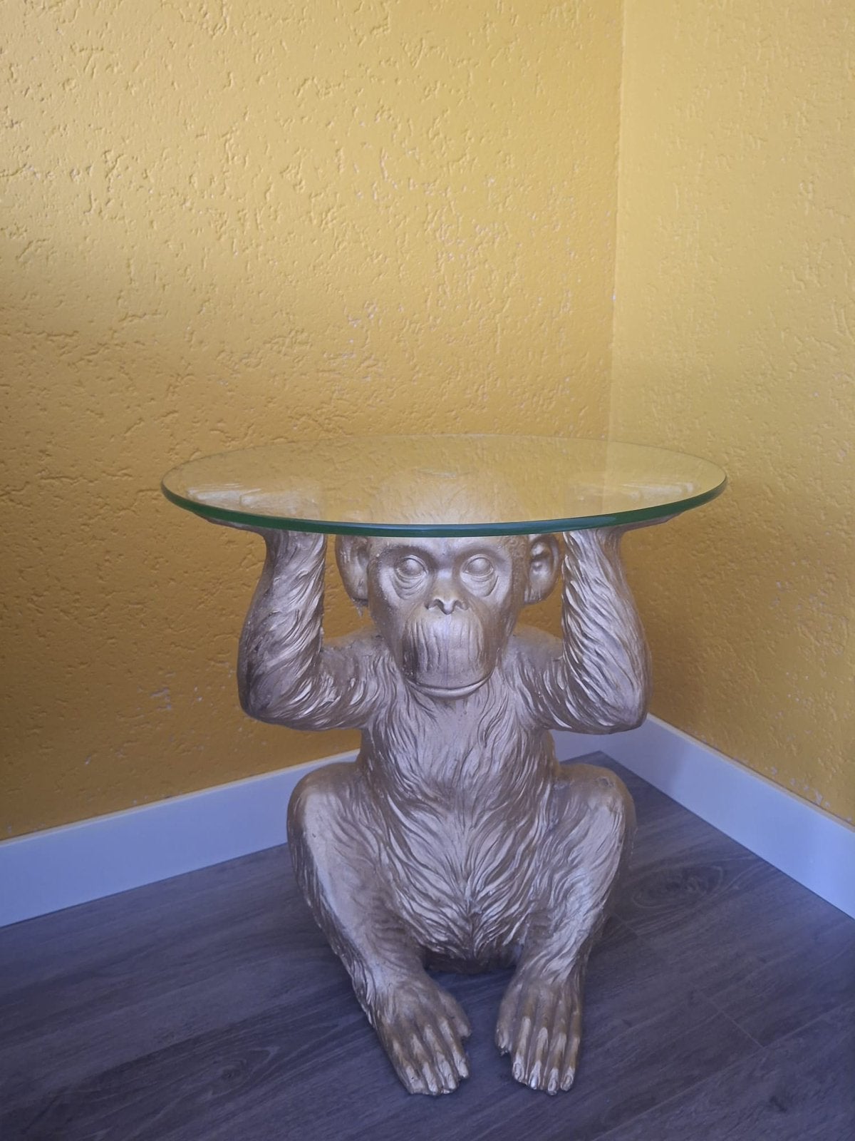 Gouden apen bijzettafel, met glazenplaat., 45 tot 60 cm, Minder dan 55 cm, Metaal of Aluminium, Rond