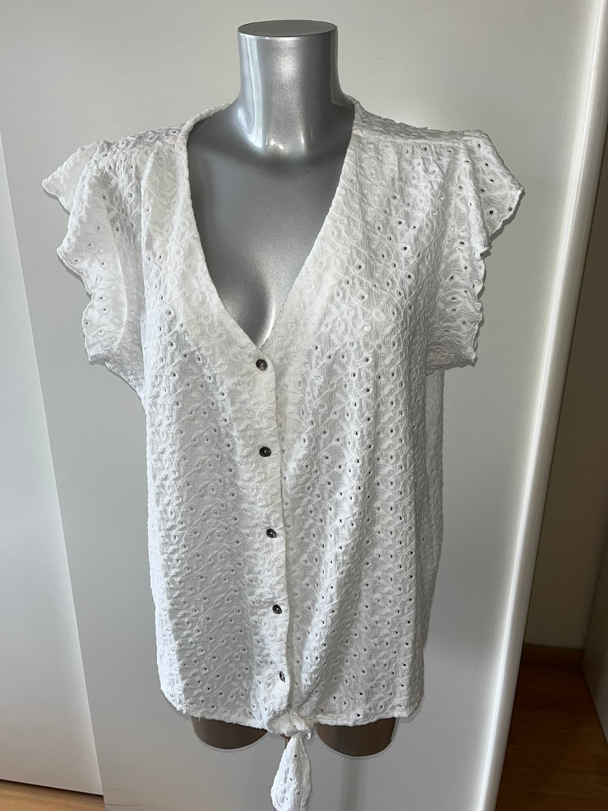 Blouse broderie wit met leuke mouwtjes maat M, Ophalen of Verzenden, Zo goed als nieuw, Maat 38/40 (M), Wit