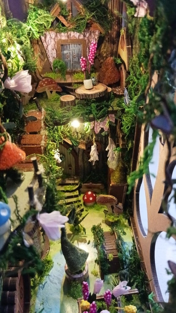 Fairy village book nook Diorama, Ophalen, Fantasie, Meerkleurig, Papier of Karton