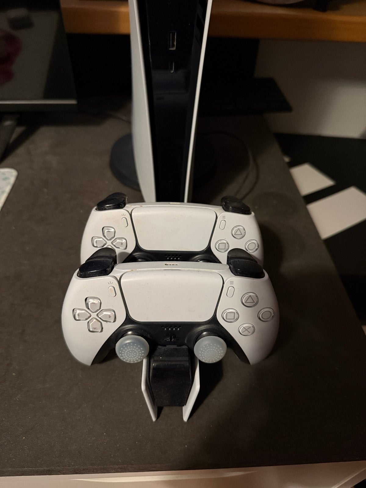 PlayStation 5 Digital Edition met 2 controllers en headset, 2 spelers, Ophalen, Zo goed als nieuw, Eén computer