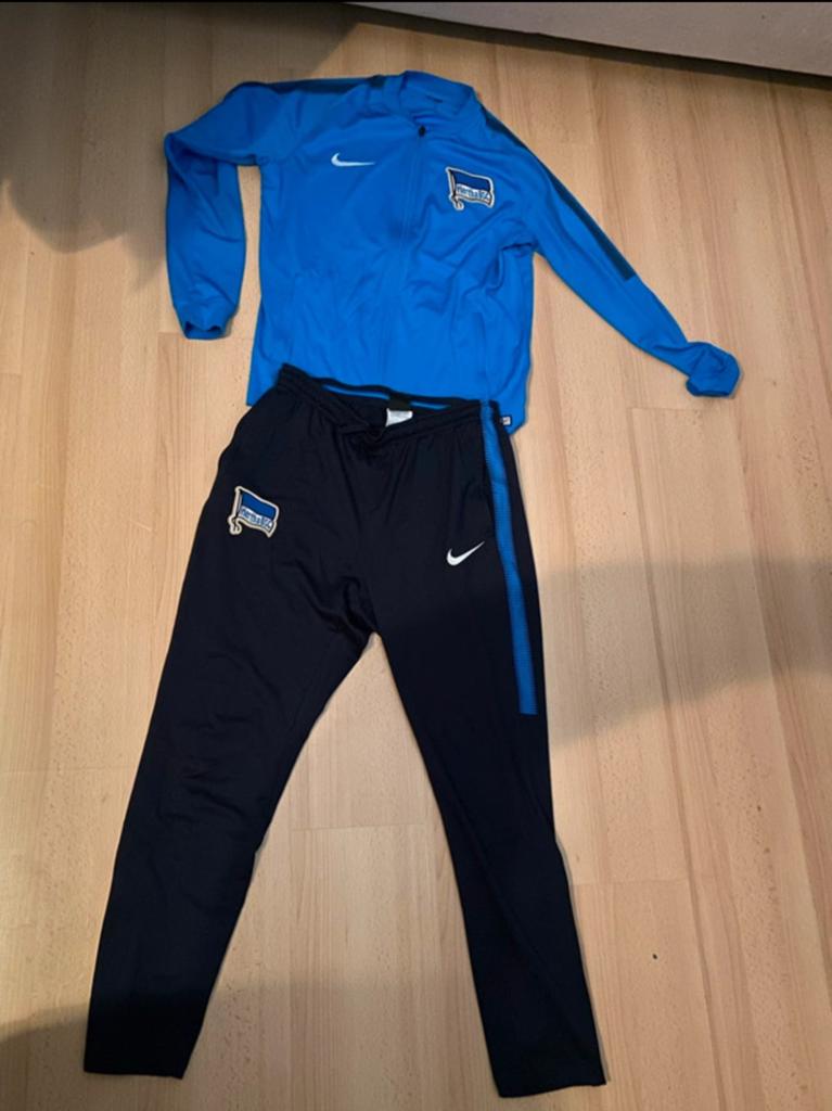 Hertha BSC Trainingspak Exclusief Maat M, Maat M, Ophalen of Verzenden, Zo goed als nieuw, Trainingspak
