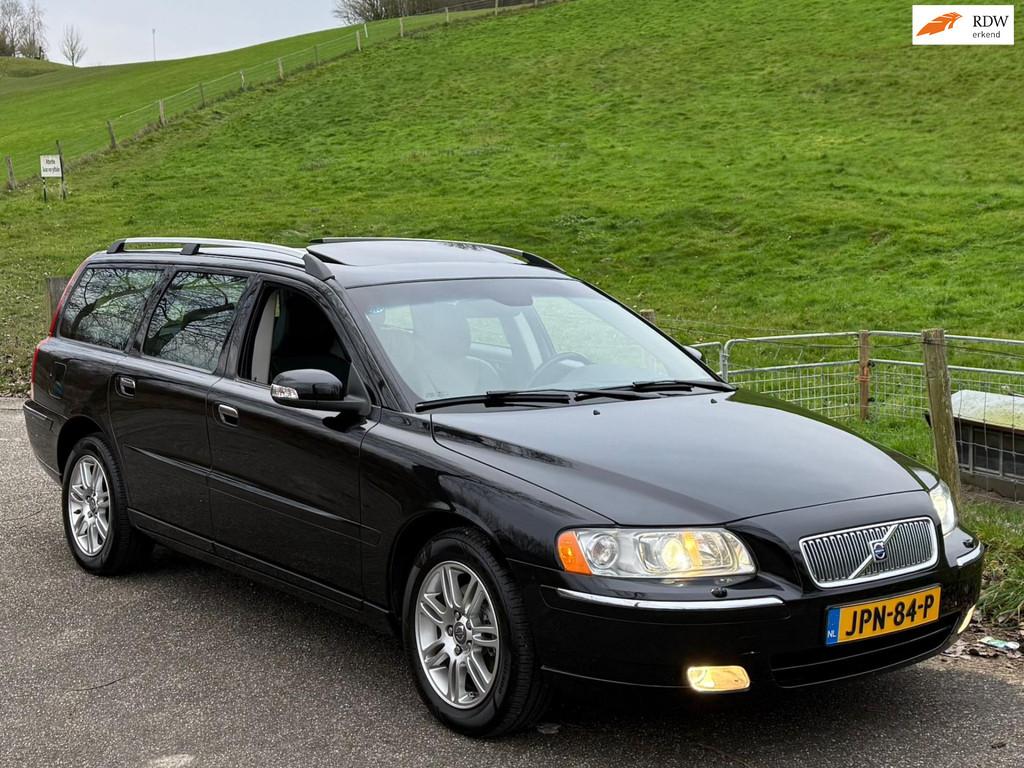 Volvo V70 2.4 170pk AUT/CLIMA/ELEC+VERW SPIEGELS+STOELEN+MEM, Auto's, Zwart, Zwart, 2435 cc, 170 pk