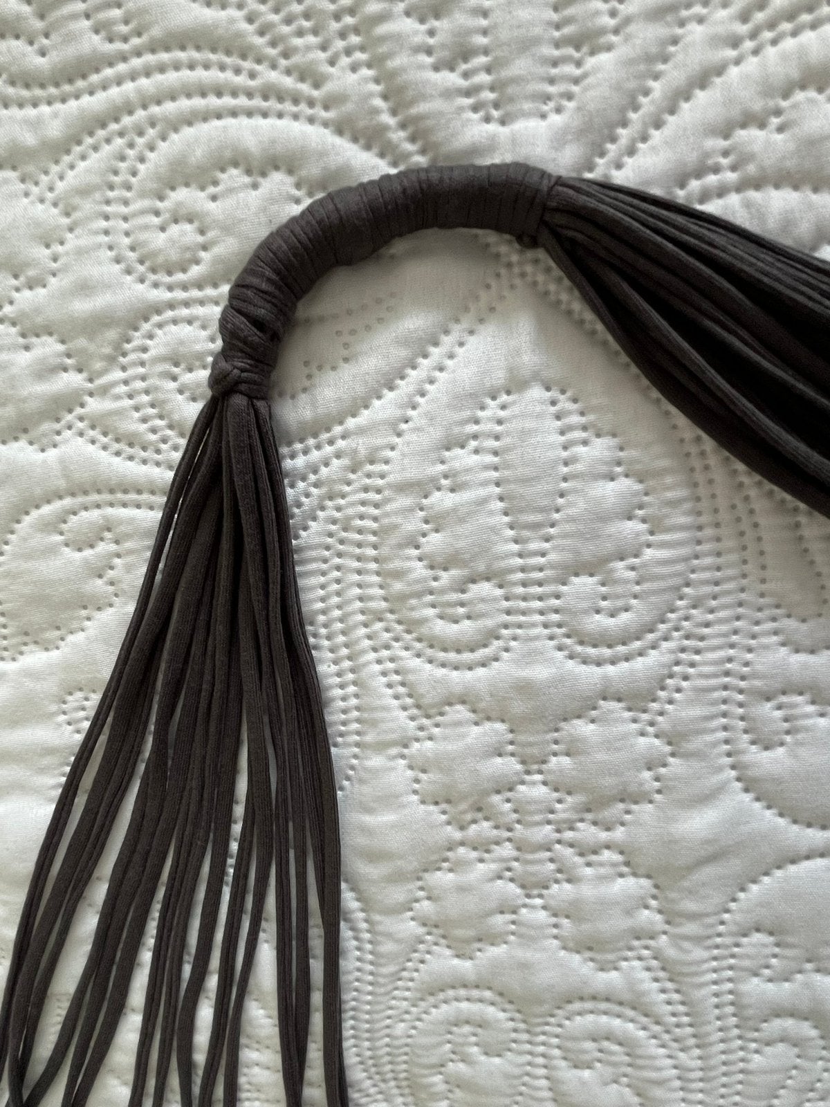 Prachtig nieuw grijsbruin sjaaltje/ketting Cora Kemperman, Kleding | Dames, Ophalen of Verzenden, Nieuw