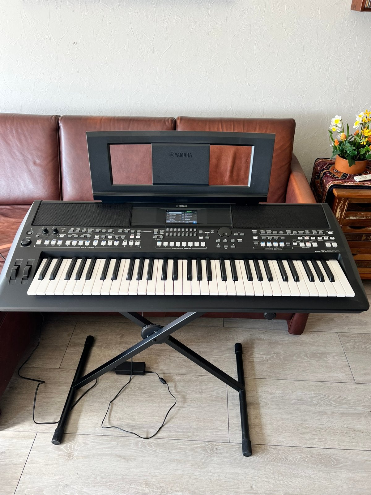 Yamaha psr-sx 600 in nieuwstaat, Ophalen, Zo goed als nieuw, 61 toetsen, Yamaha