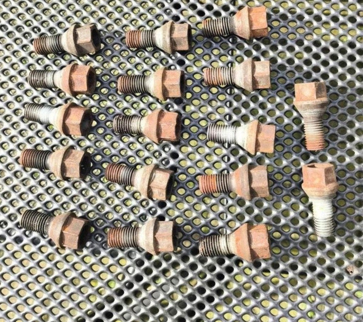 32x Wielbouten voor Citroen c1 Peugeot 108/107 en Aygo

16 s, Ophalen of Verzenden, Nieuw, Peugeot