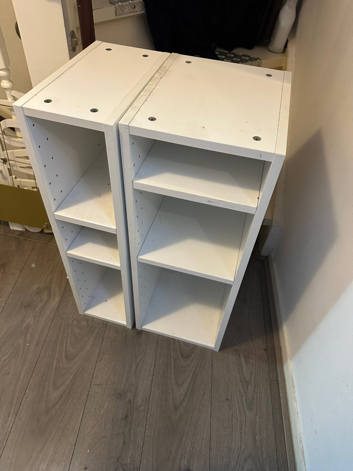 Twee witte kastjes/boekenplanken van IKEA. Ideaal 20€, Ophalen, Zo goed als nieuw
