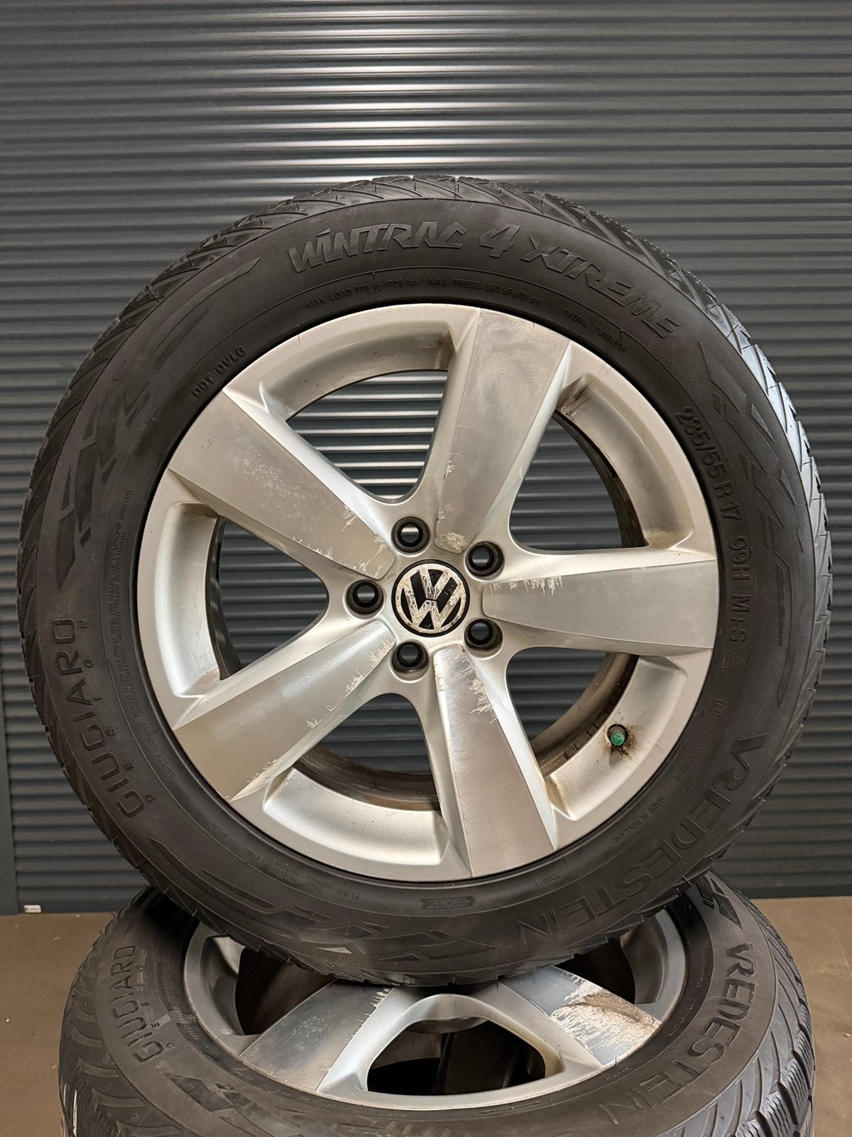 Originele VW Tiguan Winterbanden set, Auto-onderdelen, Banden en Velgen, 17 inch, 235 mm, Winterbanden