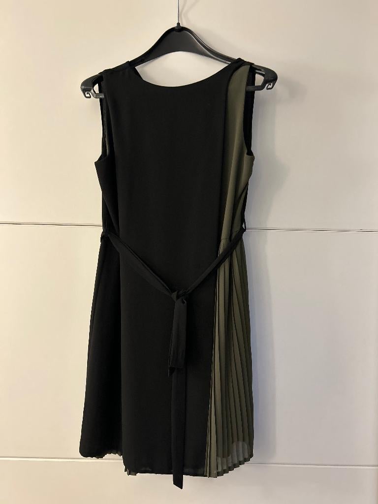 Miss Miss zwart/kaki mouwloze jurk, Maat 38/40 (M), Zwart, Zo goed als nieuw, Knielengte