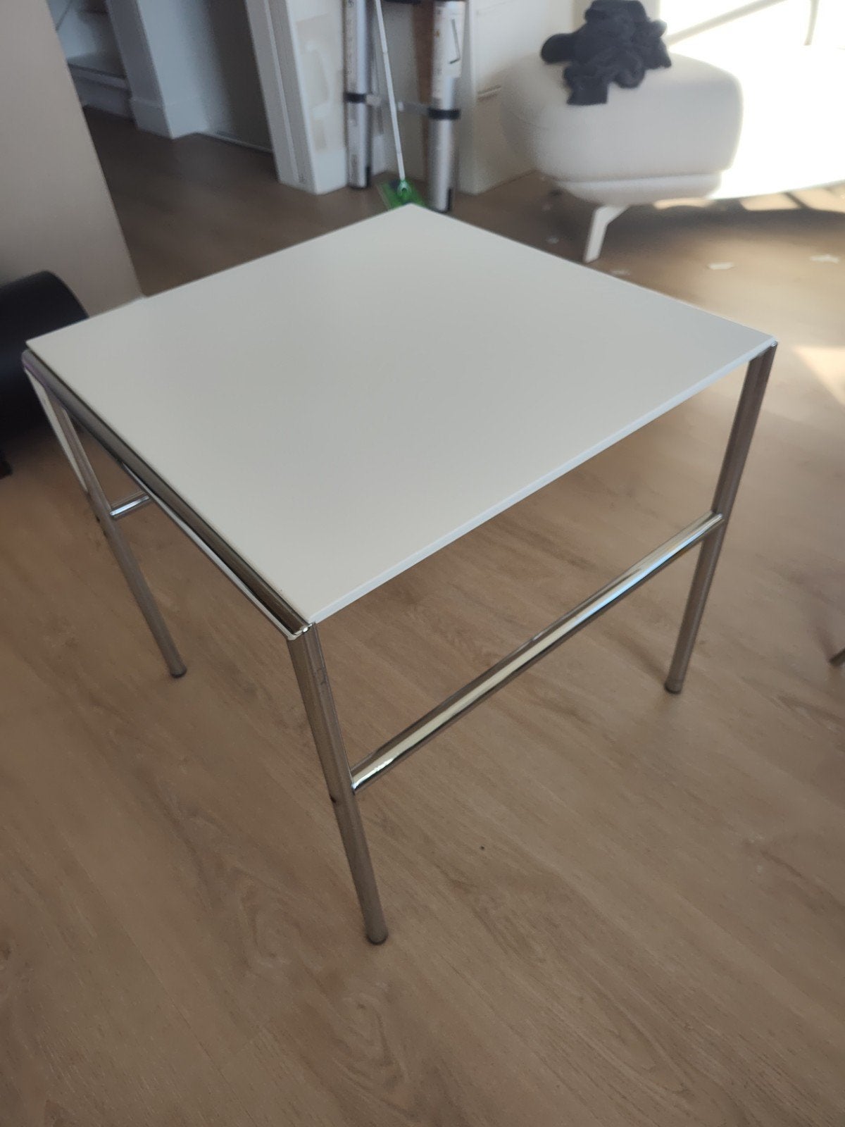 Bauhaus T Spectrum bijzettafel, 45 tot 60 cm, Minder dan 55 cm, Gebruikt, Bauhaus