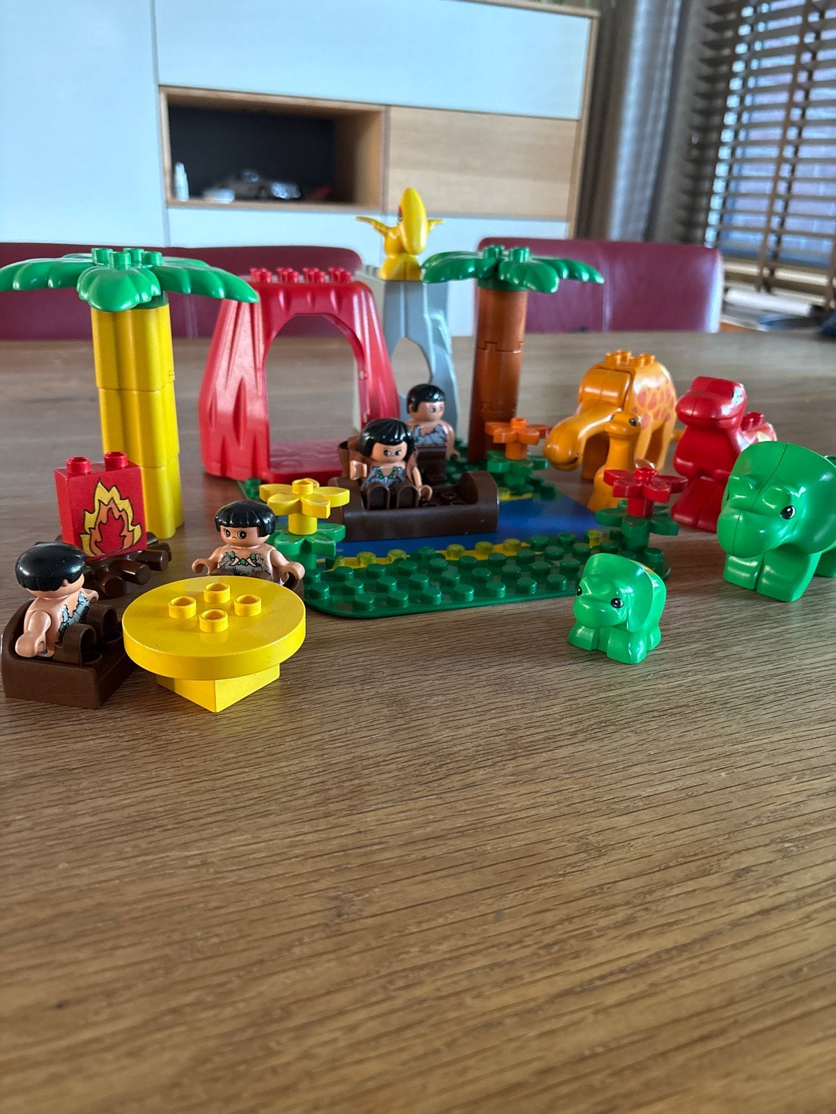 LEGO Duplo Dino Set met Hol, Palmbomen en Figuren, Ophalen of Verzenden, Gebruikt, Overige merken