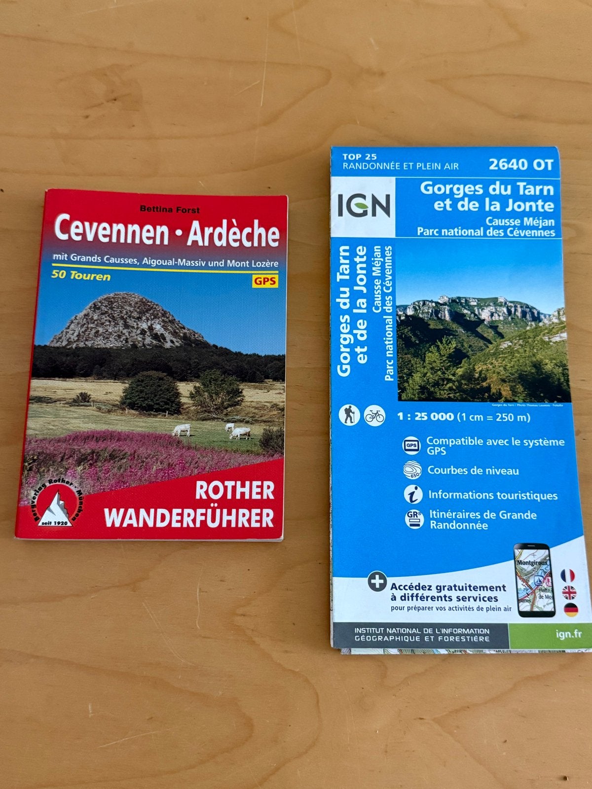Wandelgidsen Cevennen-Ardèche en Gorges du Tarn, Fiets- of Wandelgids, Europa, Zo goed als nieuw, Ophalen