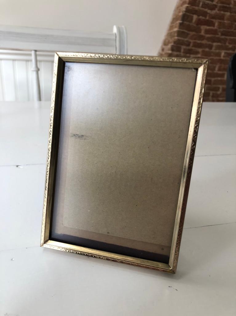 Mooi brocante  metalen fotolijstje met glasplaatje 13x9, Antiek en Kunst, Curiosa en Brocante, Ophalen of Verzenden