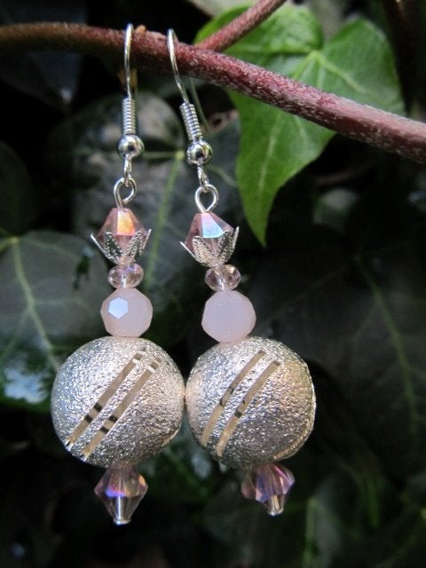 Oorbellen Judith brush kraal-kristalglas-glas verzilverd, Sieraden, Tassen en Uiterlijk, Oorbellen, Hangers, Nieuw, Roze, Zilver