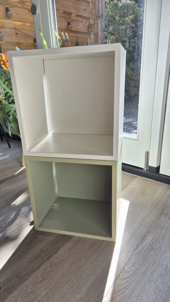 Two EKET IKEA cabinets – white and light green, Ophalen, Minder dan 50 cm, Zo goed als nieuw, Minder dan 100 cm