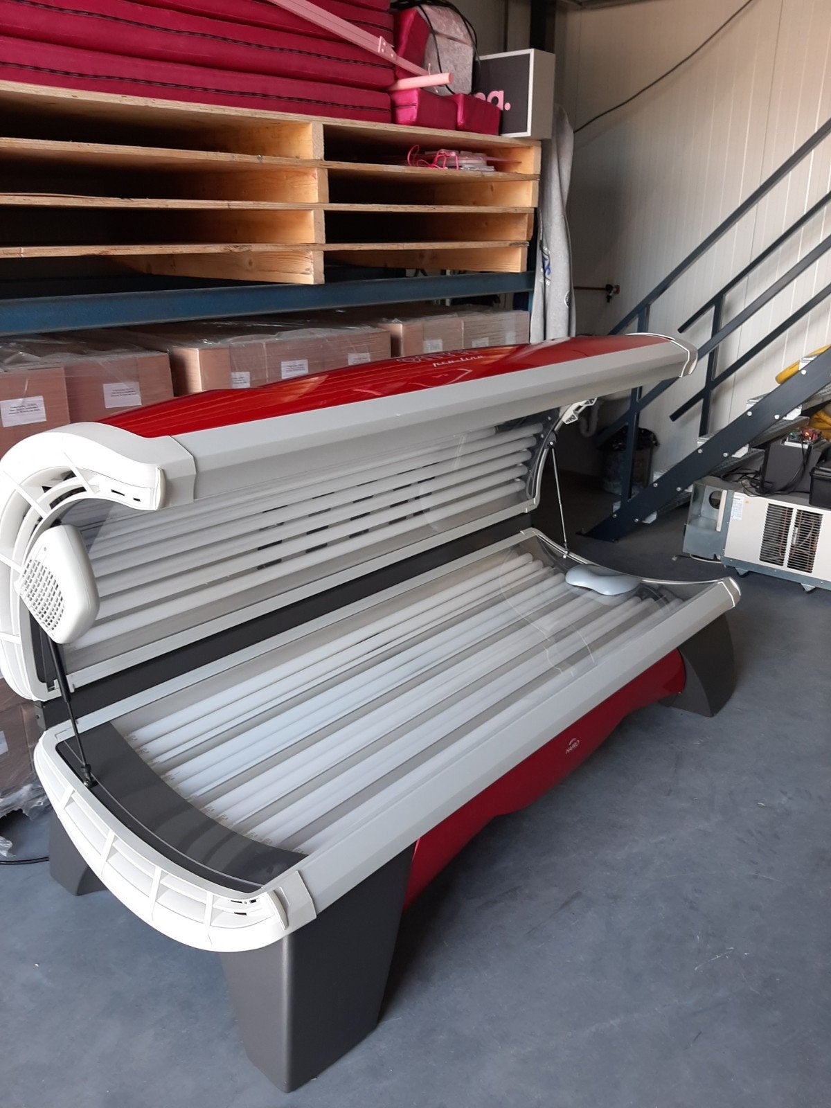 Hapro Onyx 26-1 , 2 jaar garantie ( rood metallic ), Witgoed en Apparatuur, Ophalen of Verzenden, Zo goed als nieuw, Zonnebank dubbelzijdig