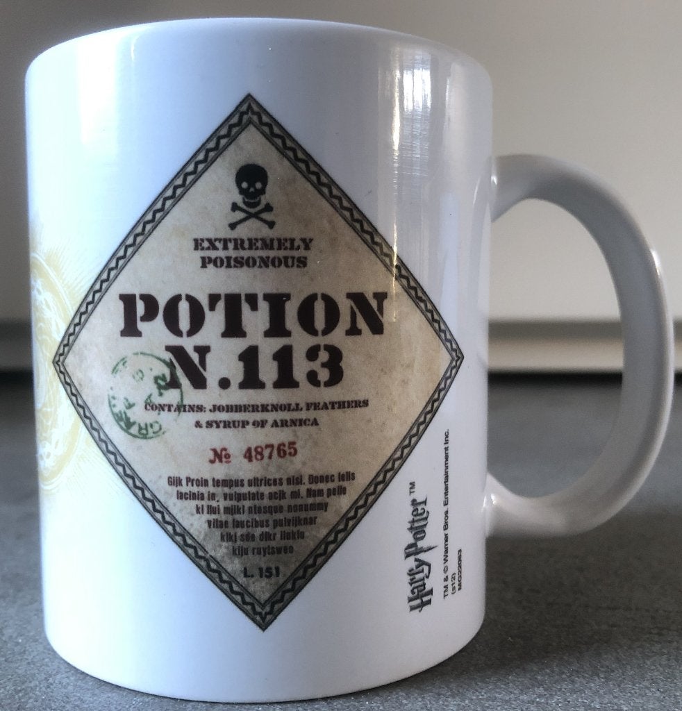 HARRY POTTER - MOK EXTREMELY POISONOUS - HOWARTS, Verzamelen, Harry Potter, Ophalen of Verzenden, Zo goed als nieuw, Gebruiksvoorwerp
