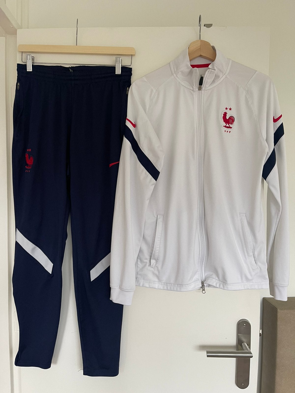 Nike FFF Frankrijk Trainingspak - Wit/Blauw, Kleding | Heren, Maat 48/50 (M), Wit, Ophalen of Verzenden, Zo goed als nieuw
