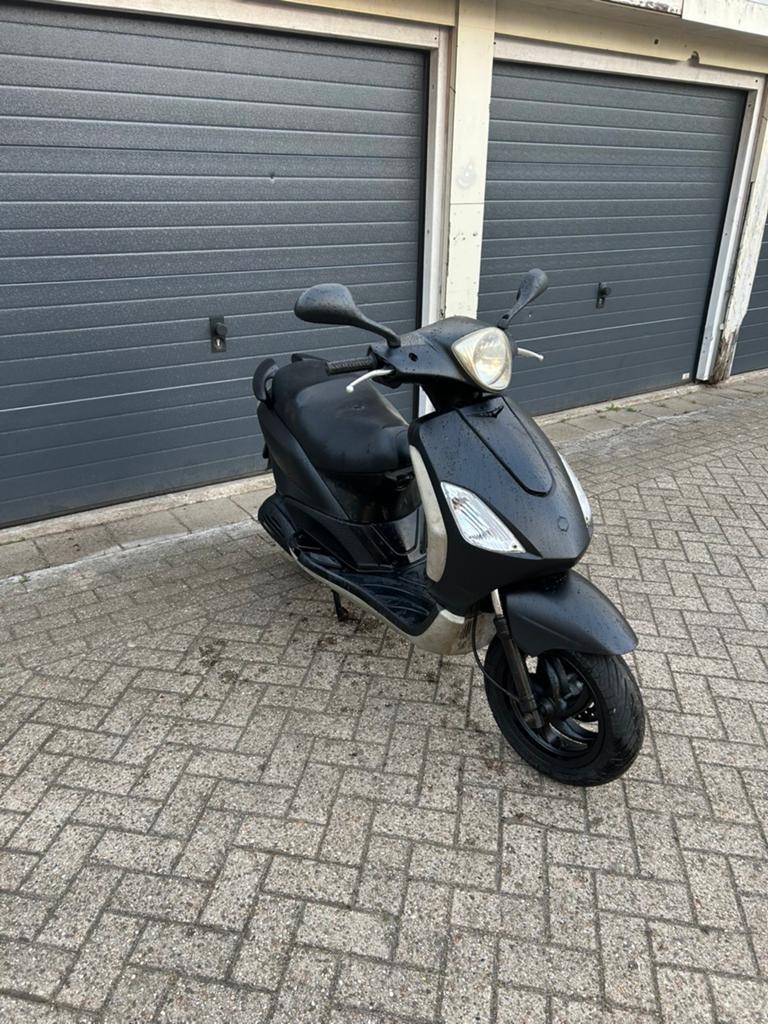 Piaggio fly 125cc bromkenteken, Ophalen of Verzenden, Zo goed als nieuw, Benzine, Fly
