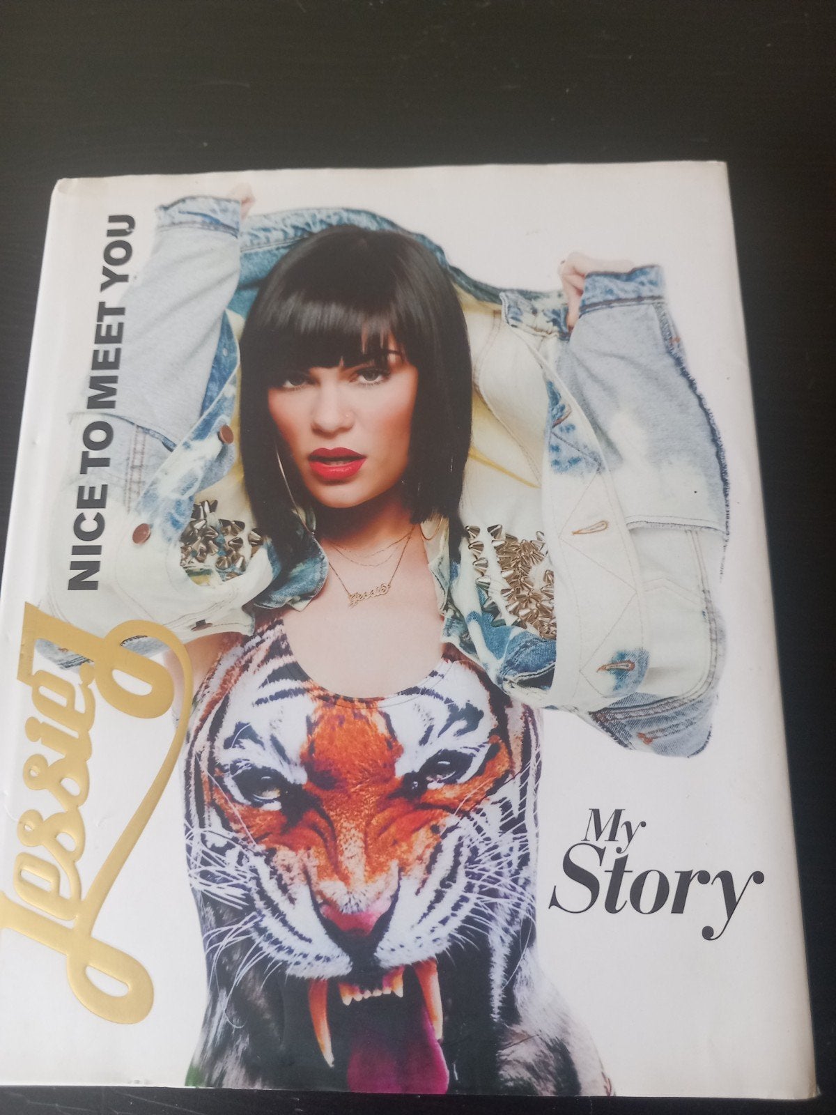 Jessie J: Nice to Meet You - My Story (Boek), Ophalen of Verzenden, Zo goed als nieuw, Jessie J, Film, Tv en Media
