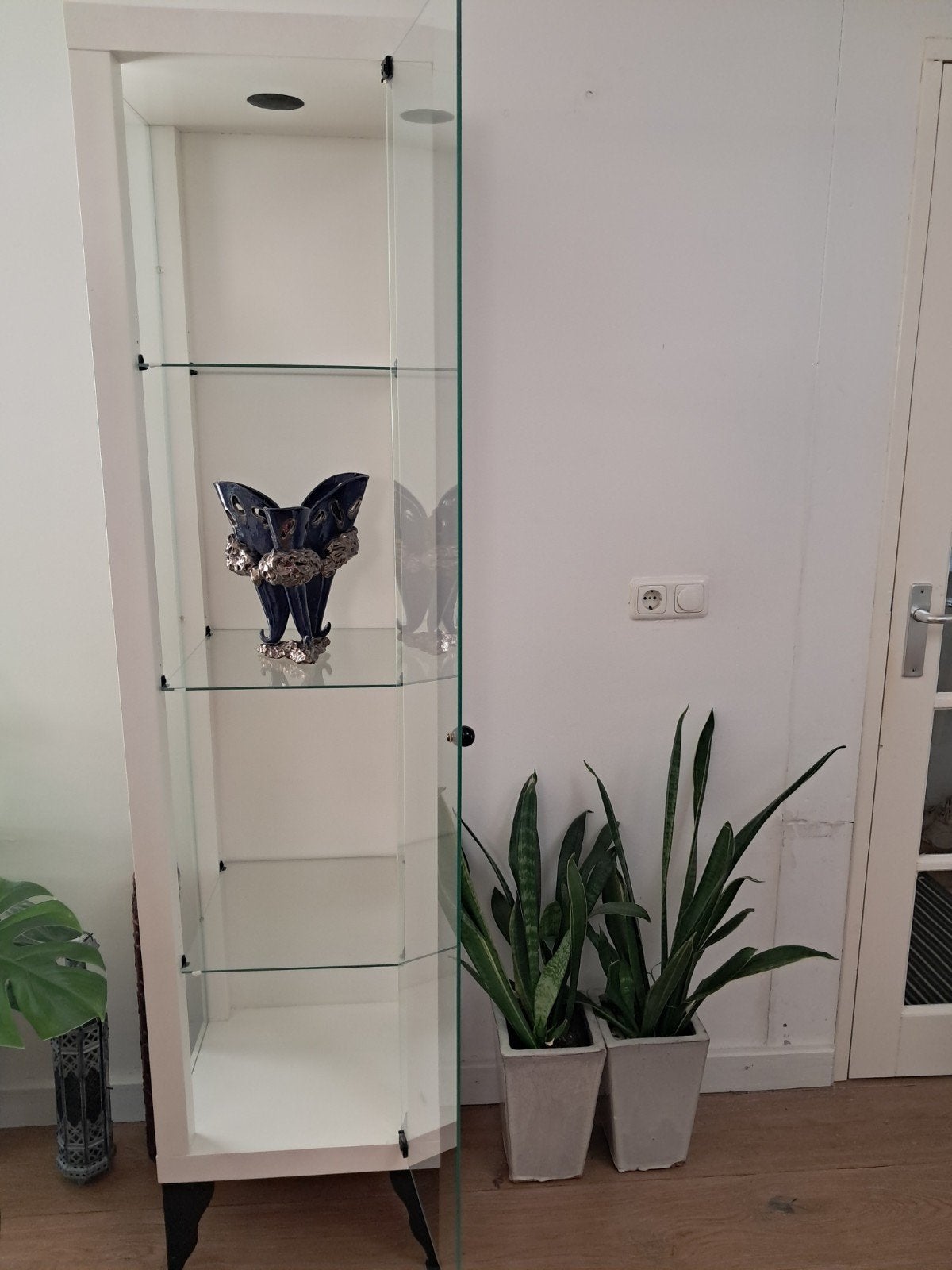 Witte vitrinekast met glazen deuren en planken, Ophalen, 200 cm of meer, Overige houtsoorten, 50 tot 100 cm