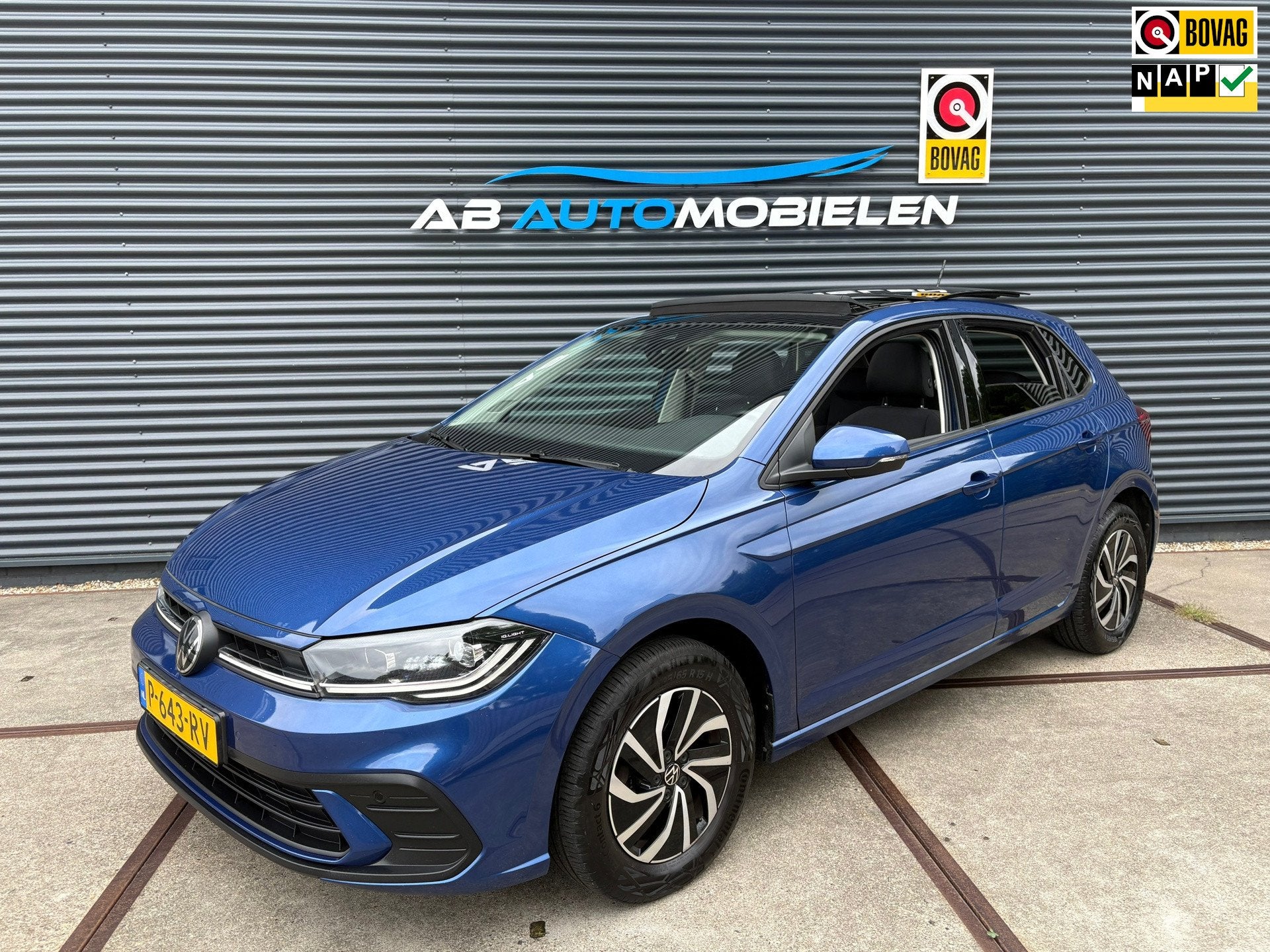 Volkswagen Polo 1.0 TSI Life Business CARPLAY/ NAVI/ PANORAM, Dealer onderhouden, Gebruikt, Euro 6, Met garantie (alle)