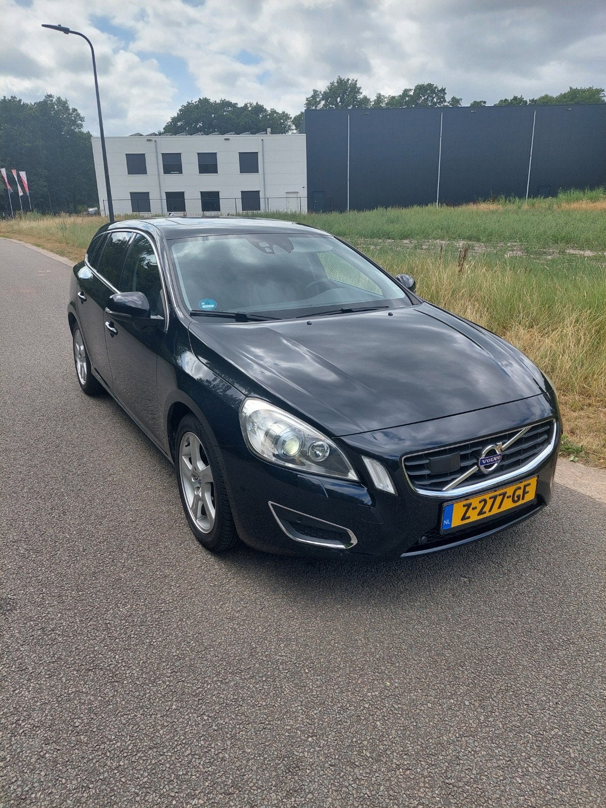 Volvo V60 T5 240pk Powershift 2011 Zwart, Auto's, 1800 kg, 4 cilinders, Zwart, Particulier