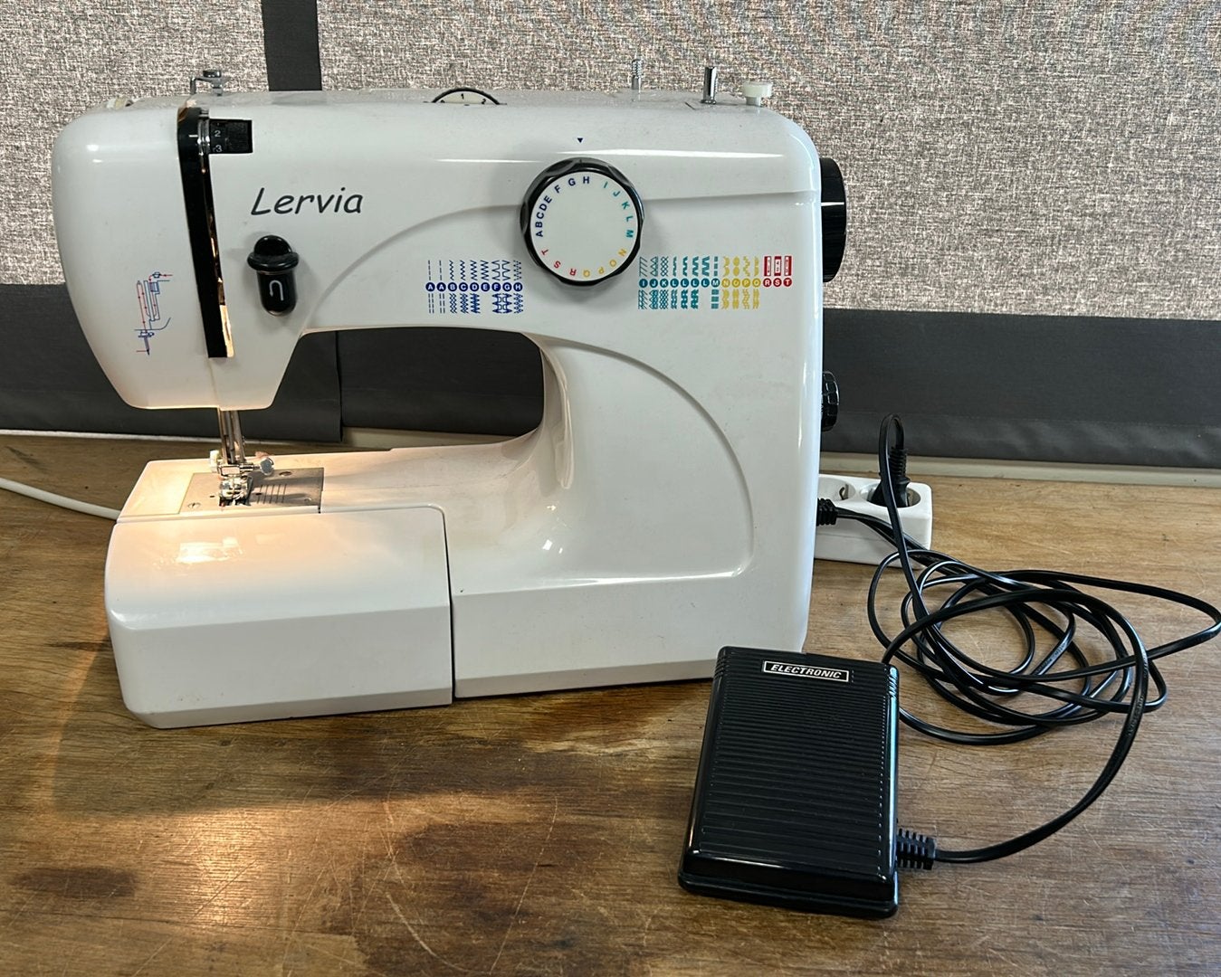 Lervia naaimachine. KH4000., Ophalen of Verzenden, Gebruikt, Naaimachine, Overige merken