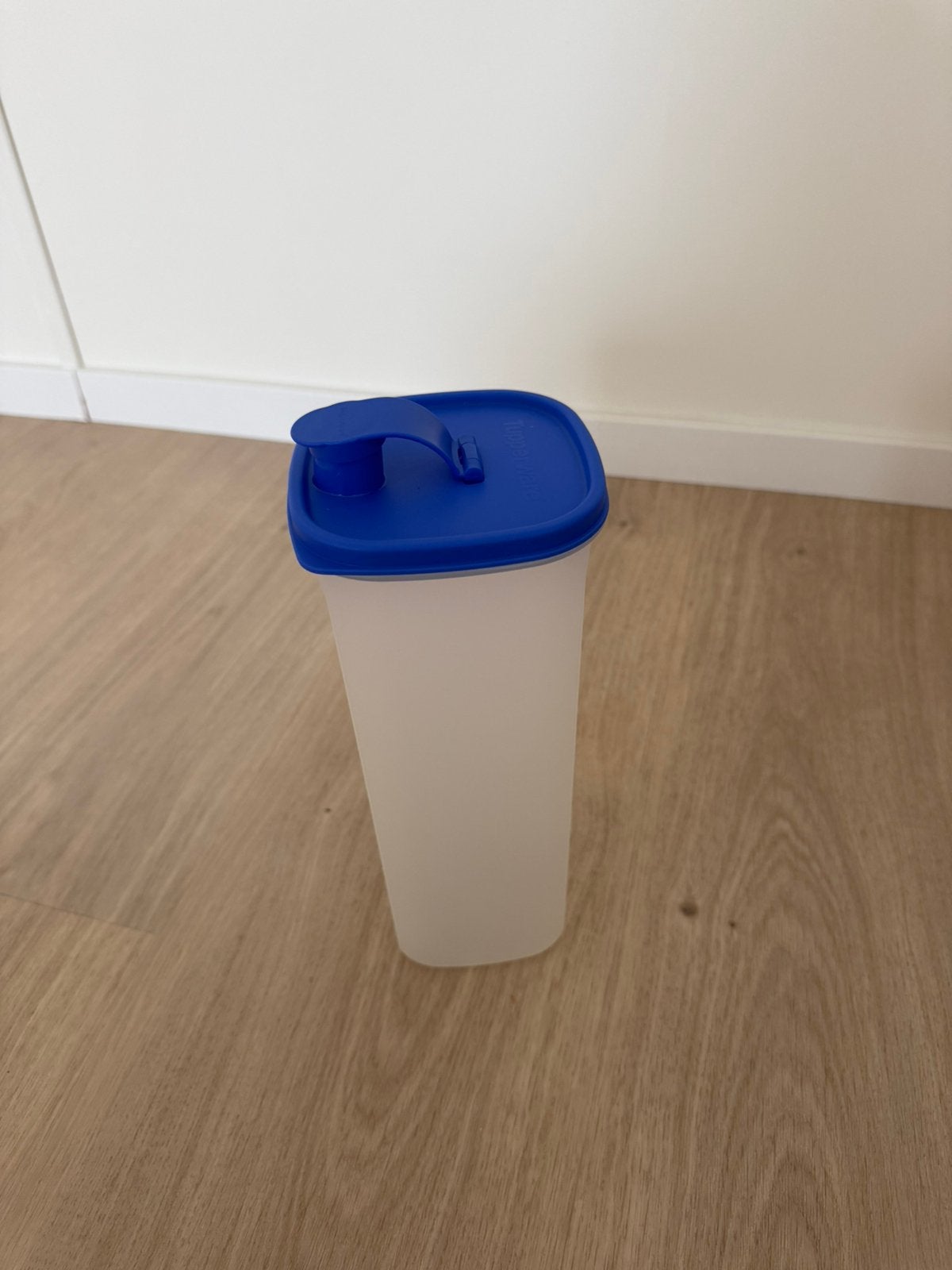 Tupperware schenkkan 2L NIEUW, Ophalen of Verzenden, Zo goed als nieuw