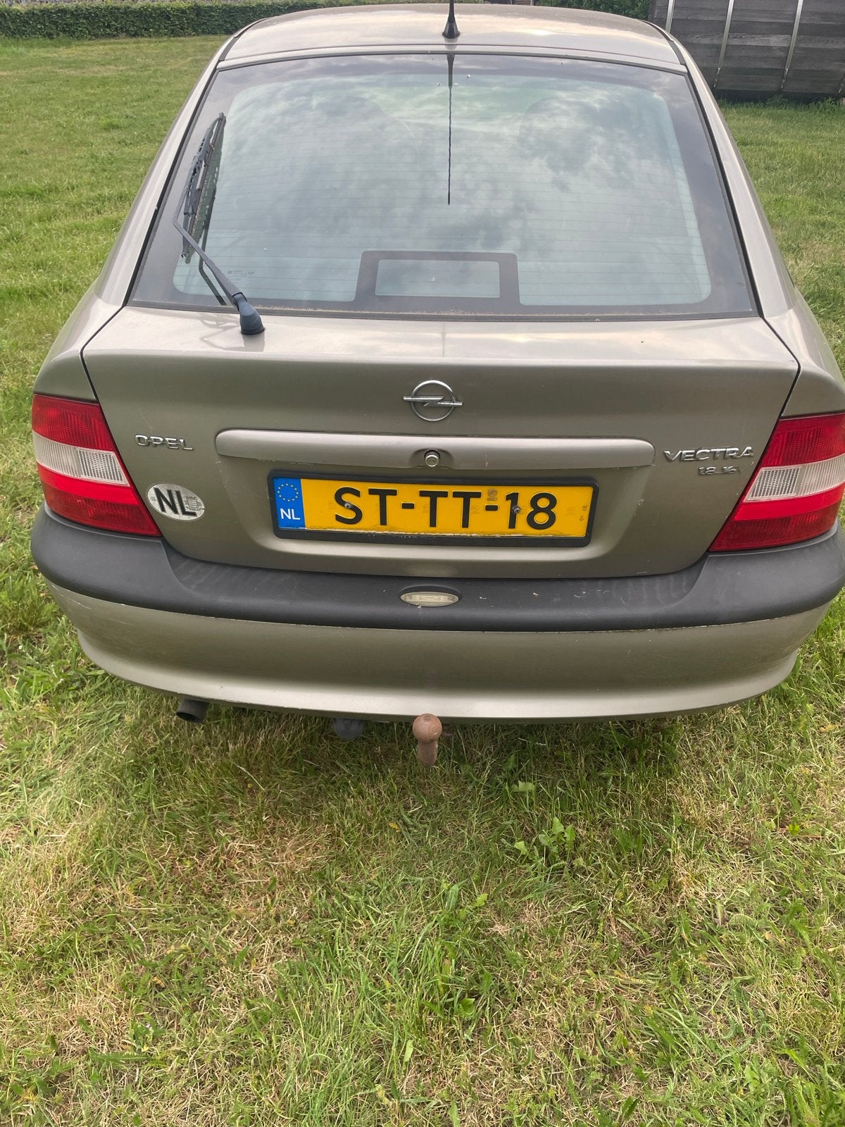 Opel Vectra 1.8 I 16V HB 1998 Grijs, Auto's, Opel, Voorwielaandrijving, 4 cilinders, 1799 cc, 1257 kg