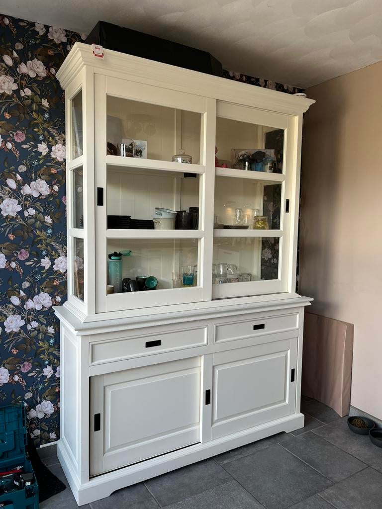Zeer nette buffetkast, Huis en Inrichting, Kasten | Buffetkasten, Ophalen, 200 cm of meer, 150 tot 200 cm, Zo goed als nieuw
