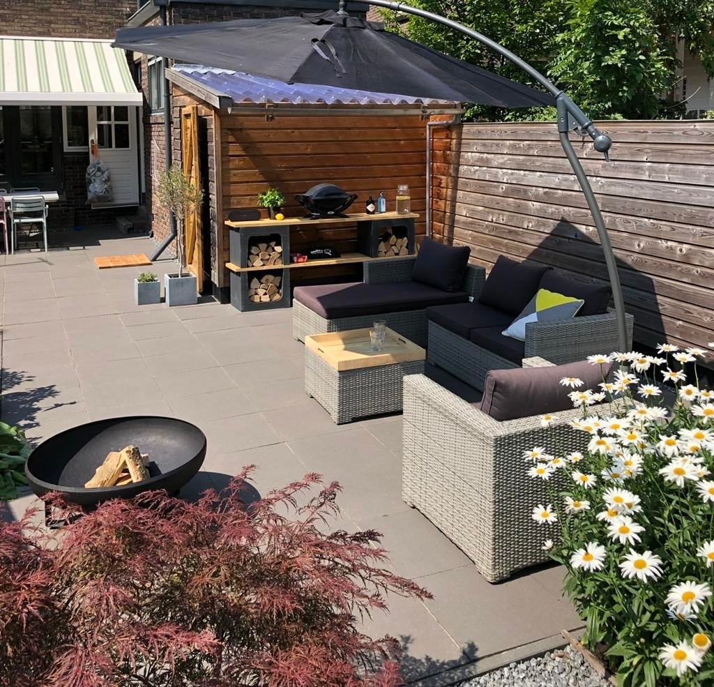 Gebruikte loungeset met kussens gratis afhalen zsm!!, Ophalen, Kunststof, Gebruikt, 3 zitplaatsen
