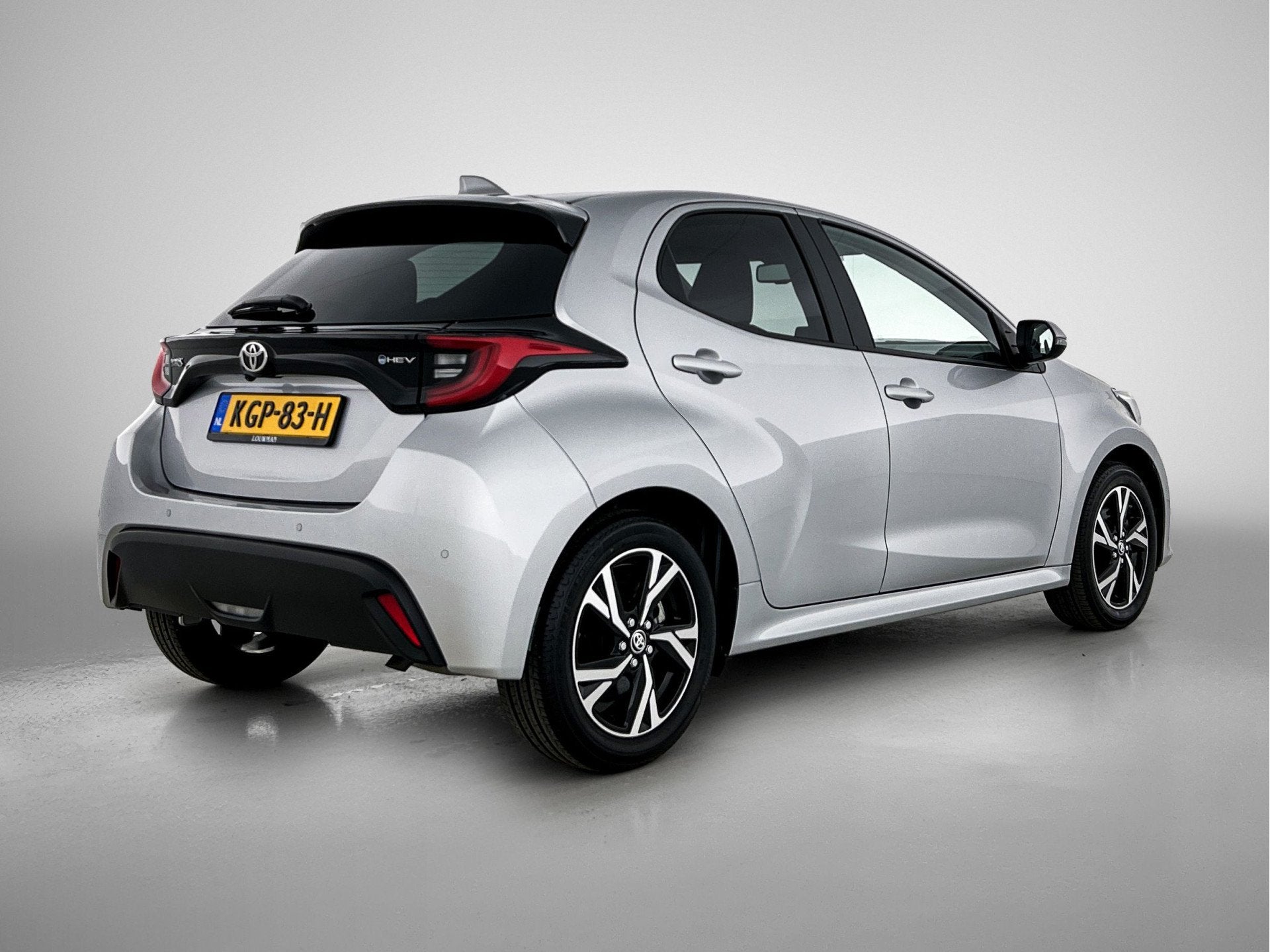 Toyota Yaris 1.5 Hybrid 115 First Edition + | BTW voertuig |, Auto's, 12 maanden, Gebruikt, 1490 cc, Bedrijf