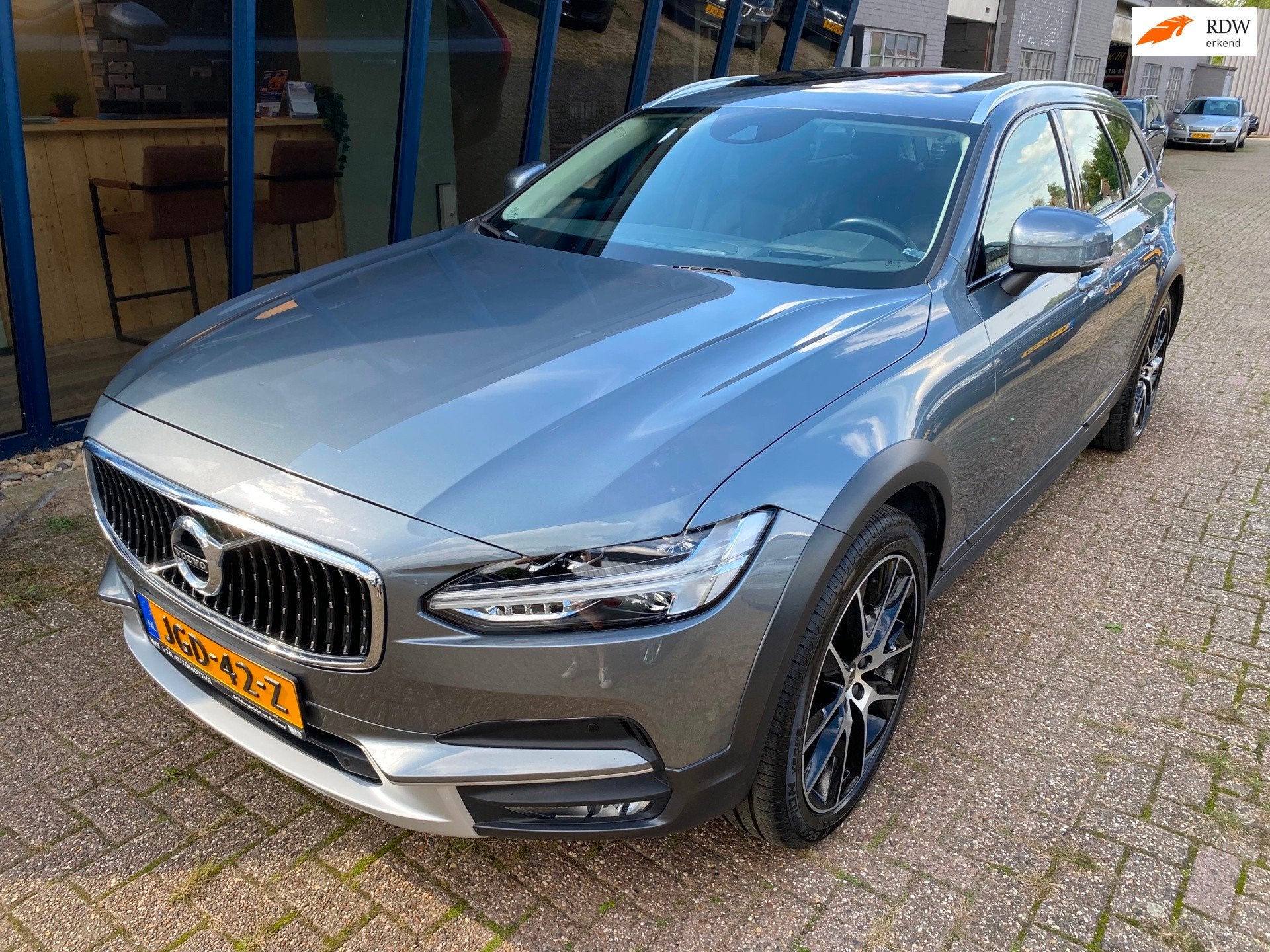 Volvo V90 CROSS COUNTRY 2.0 T5 AWD Pro LEER / PANO/ HEAD UP, Auto's, 1734 kg, 4 cilinders, 1969 cc, Leder