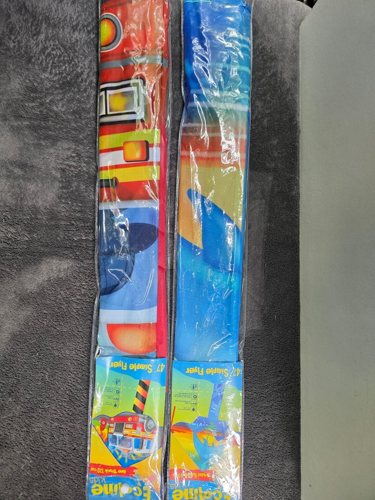 Nieuwe ECOLINE Vliegers: Dolfijn & Brandweerwagen (2 stuks), Ophalen of Verzenden, Nieuw, Eenlijns