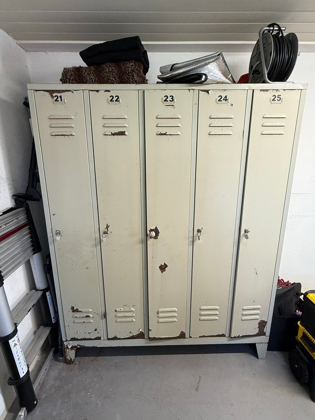Vintage Industriële Lockerkast - 5 Lockers Grijs, Ophalen, Gebruikt