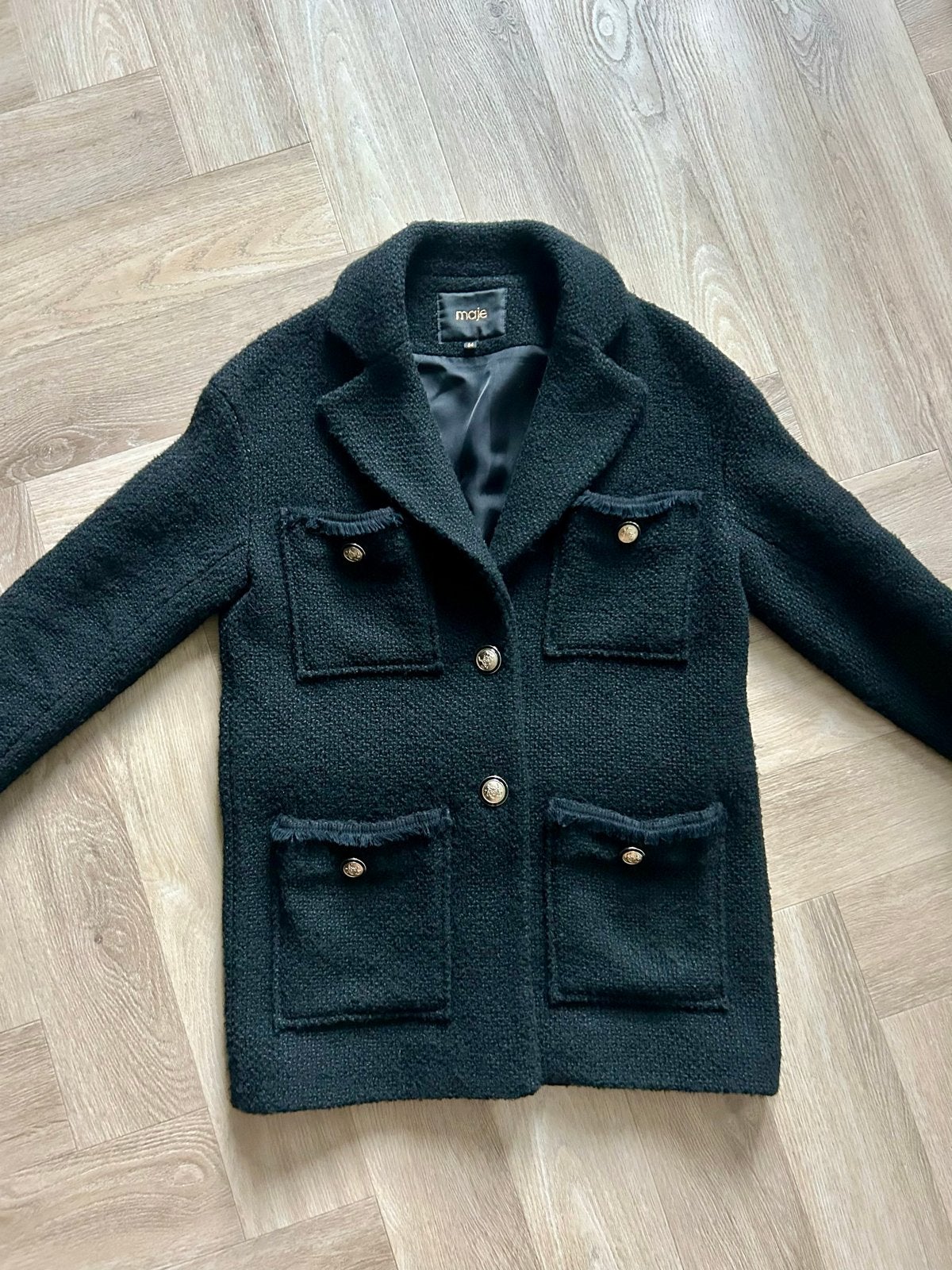 Maje Zwart Bouclé Jasje met Gouden Knoopjes Maat 34, Verzenden, Zo goed als nieuw, Maat 34 (XS) of kleiner, Zwart
