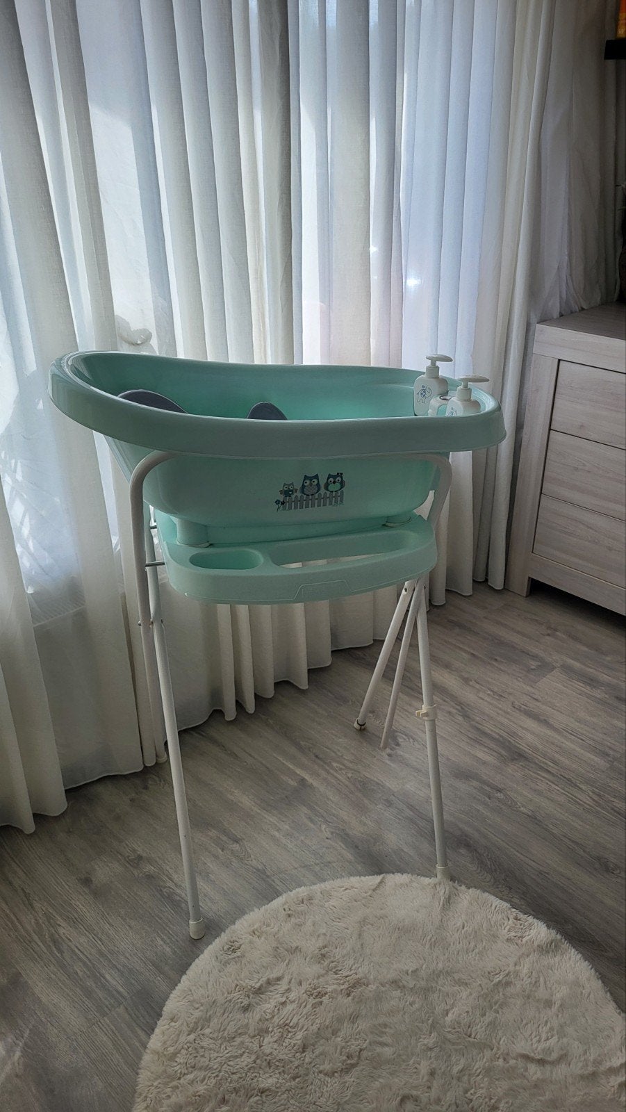 Bébé-jou babybadje met standaard en badzitje, Ophalen, Gebruikt, Badzitje of Badring, Bébé-jou