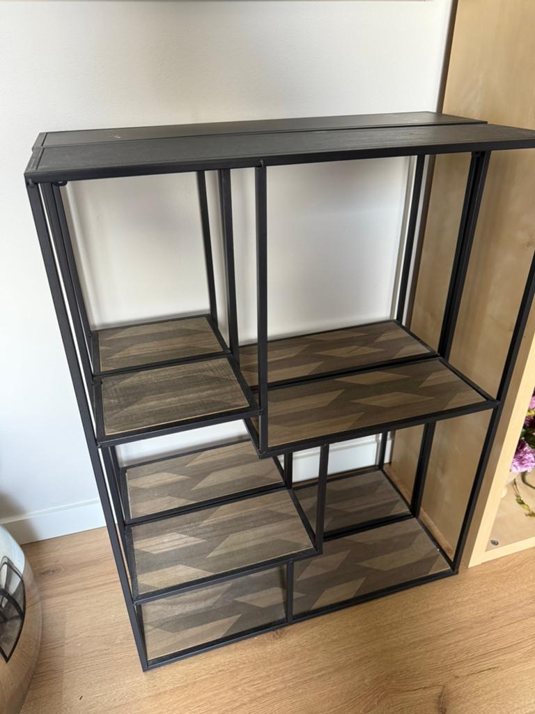 Moderne wandplank/boekenkast met uniek design, Ophalen, Met plank(en), 100 tot 150 cm, 50 tot 100 cm