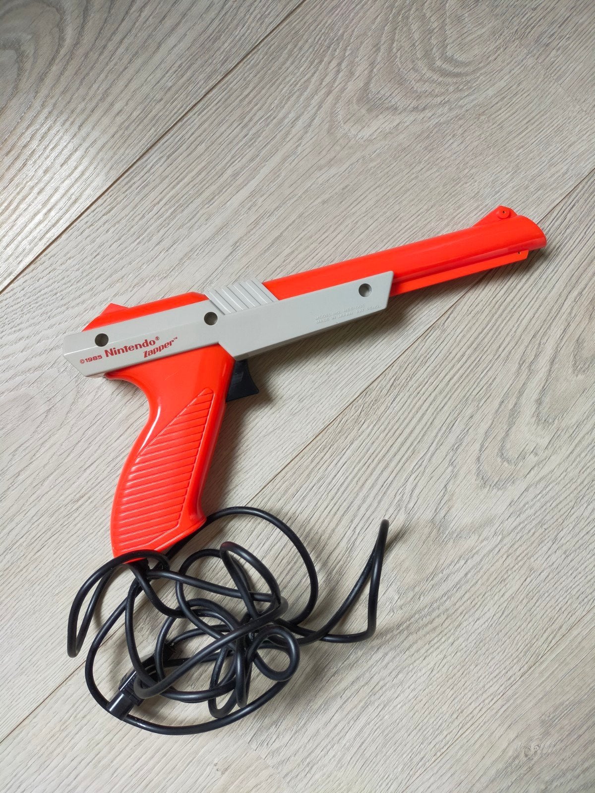 Nintendo NES Zapper gun 1985, 1 speler, Ophalen of Verzenden, Zo goed als nieuw, Vanaf 3 jaar